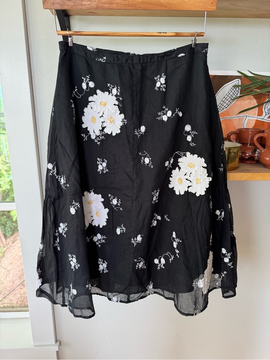 Vintage Dresses & Skirts - Vintage 90s Y2K Persaman Black Midi Skirt with White Daisy Embroidery Sz 10